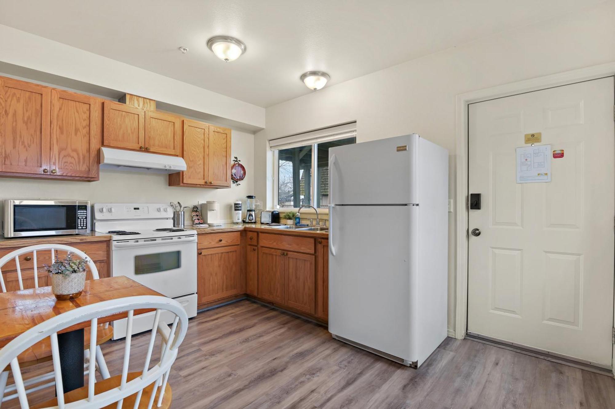 Maple Leaf Manor Suites Spokane Exterior photo