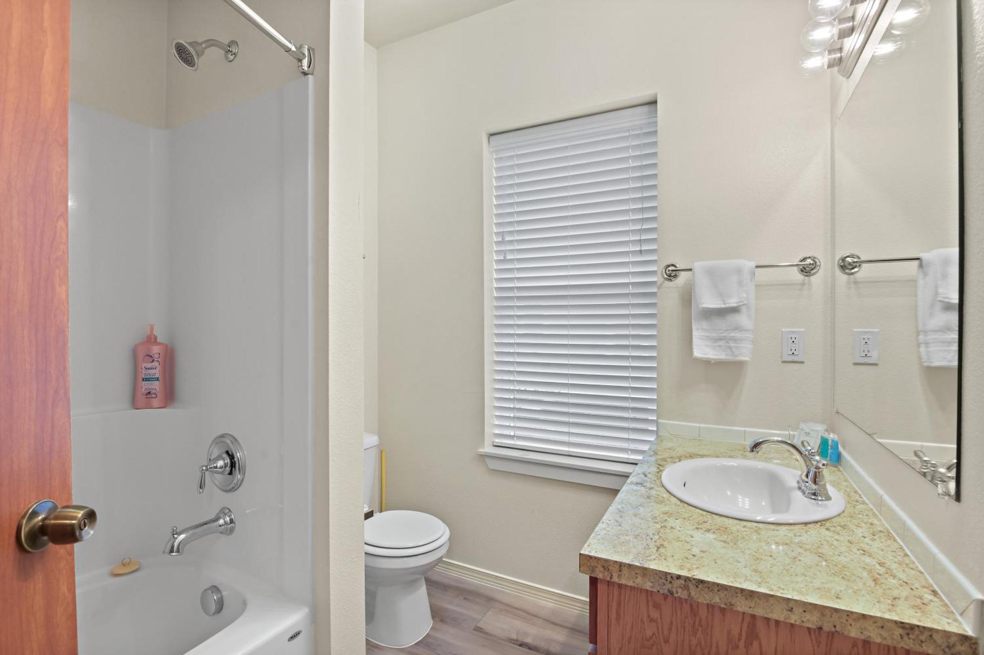 Maple Leaf Manor Suites Spokane Exterior photo