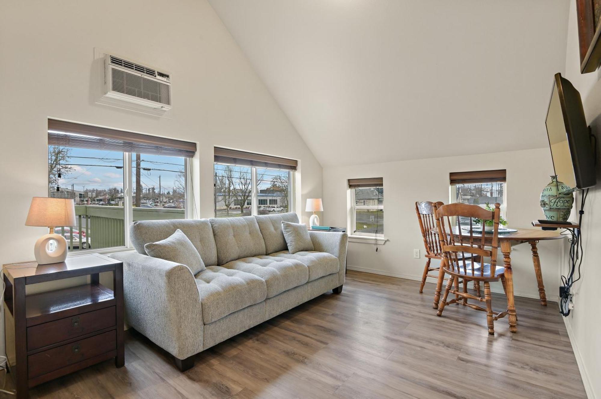 Maple Leaf Manor Suites Spokane Exterior photo