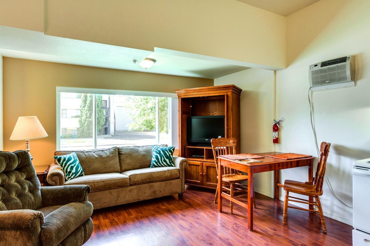 Maple Leaf Manor Suites Spokane Exterior photo